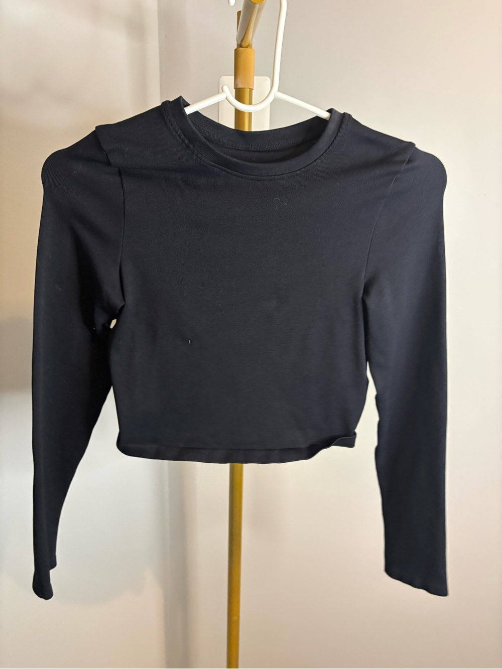 Women's Black Long-Sleeve Crewneck Crop Top NWOT